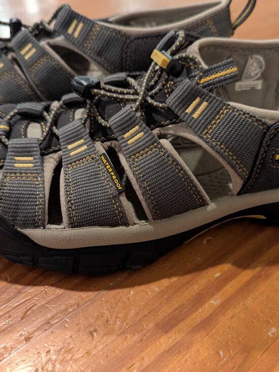 Keen Newport H2 Sandal men size 9.5 waterproof raven/aluminum main image 5